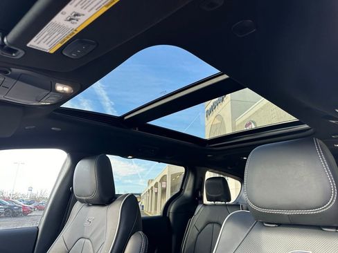 New 2026 Chrysler Pacifica Limited w/ S Appearance Package image 37