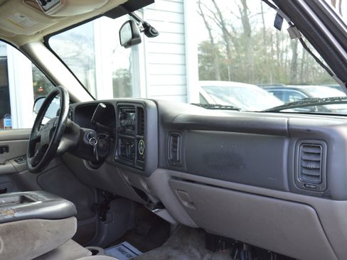 Used 2005 Chevrolet Tahoe LS image 32