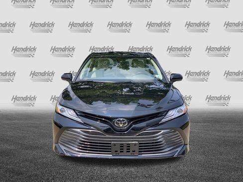 Used 2019 Toyota Camry XLE w/ Navigation Package FWD image 3