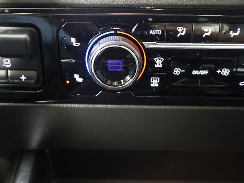 Used 2025 Chevrolet Silverado 1500 LT Trail Boss w/ Convenience Package II AWD/4WD image 48