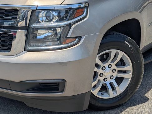 Used 2018 Chevrolet Suburban LS RWD image 11