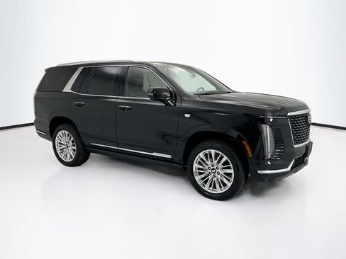 Used 2026 Cadillac Escalade Luxury AWD/4WD image 3