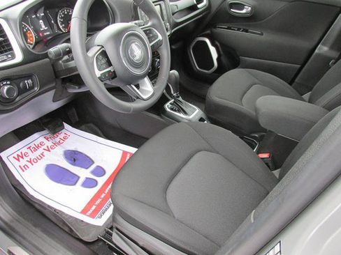 Used 2020 Jeep Renegade Sport w/ UConnect 7.0 Group image 9