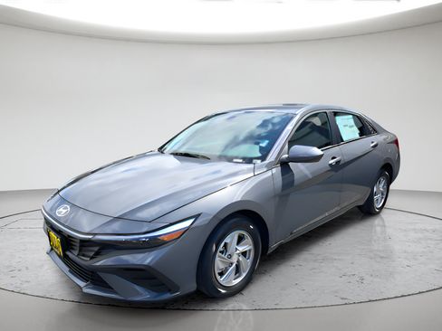 Used 2026 Hyundai Elantra SE FWD image 7