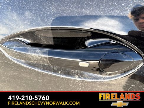 Used 2025 Chevrolet Trax LT w/ LT Convenience Package image 26