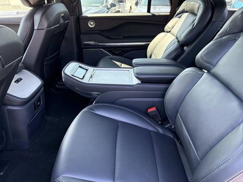 New 2025 Lincoln Navigator Reserve w/ Jet Appearance Package AWD/4WD image 18