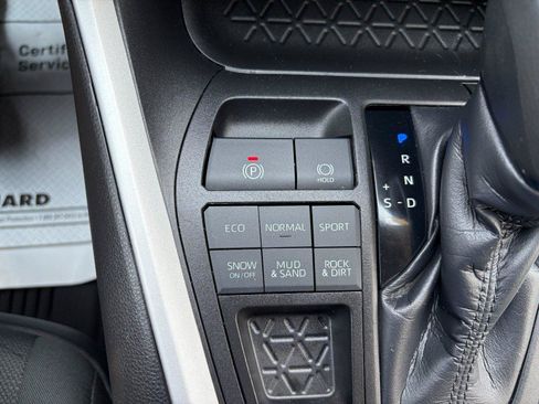Used 2021 Toyota RAV4 XLE w/ XLE Grade Weather Package AWD/4WD image 16