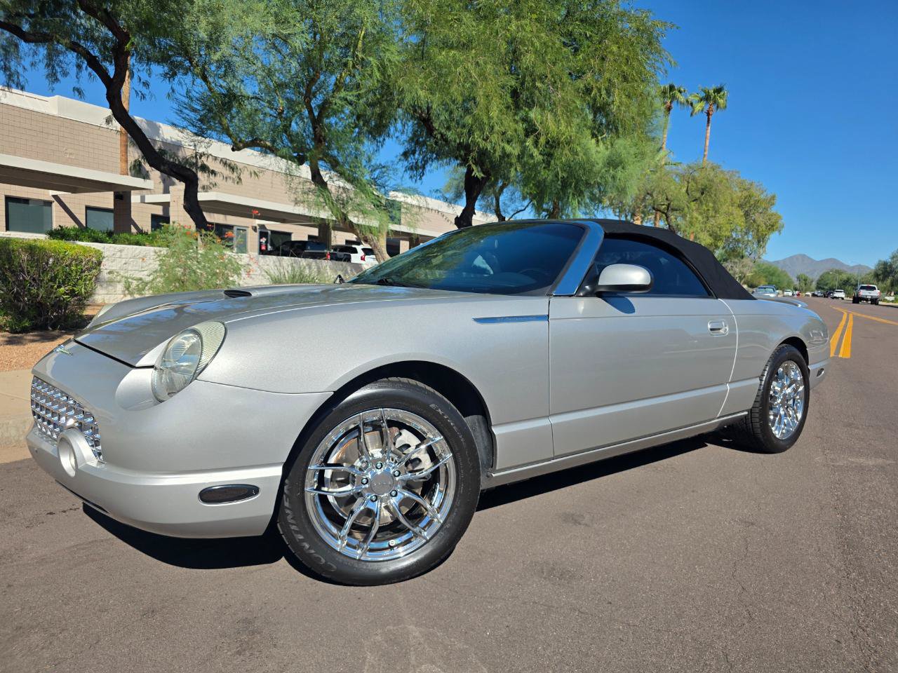 Used 2005 Ford Thunderbird RWD image 2