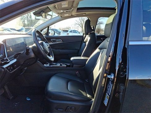 Certified 2025 Kia Sportage EX w/ Premium Package image 12