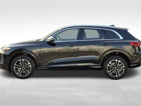 Certified 2025 Audi Q5 Premium Plus w/ Premium Plus AWD/4WD image 4