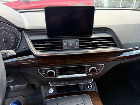 Used 2019 Audi Q5 2.0T Premium w/ Convenience Package AWD/4WD image 16
