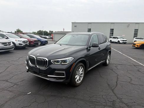 Used 2022 BMW X5 xDrive40i w/ Executive Package AWD/4WD image 2