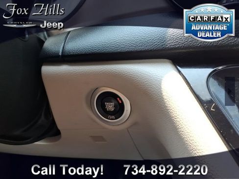 Used 2017 Chrysler Pacifica Touring-L FWD image 24