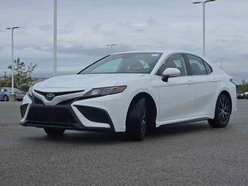 Used 2023 Toyota Camry SE FWD image 11