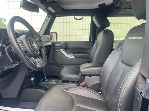 Used 2017 Jeep Wrangler Rubicon w/ Power Convenience Group AWD/4WD image 9