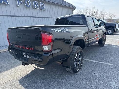 Used 2019 Toyota Tacoma TRD Sport w/ Technology Package image 3