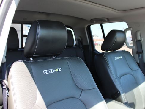 Used 2020 Nissan Frontier PRO-4X image 9
