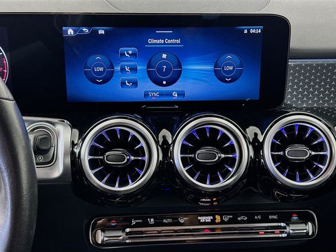 Used 2025 Mercedes-Benz GLB 250 image 24