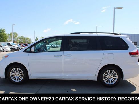 Used 2014 Toyota Sienna XLE w/ XLE Premium Package FWD image 4