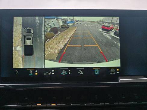 Used 2022 Chevrolet Silverado 1500 ZR2 w/ Technology Package image 30