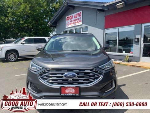 Used 2019 Ford Edge Titanium w/ Equipment Group 301A AWD/4WD image 2