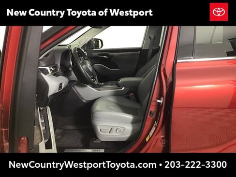Used 2023 Toyota Highlander Limited image 9