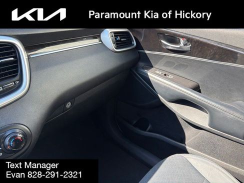 Used 2017 Kia Sorento FWD image 26