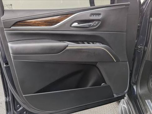 Used 2022 Cadillac Escalade ESV Premium Luxury AWD/4WD image 13