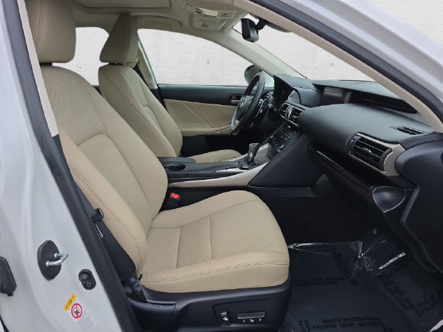 Used 2018 Lexus IS 300 AWD w/ Comfort Package image 10