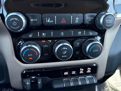 Used 2024 RAM 2500 Laramie w/ Safety Group AWD/4WD image 17