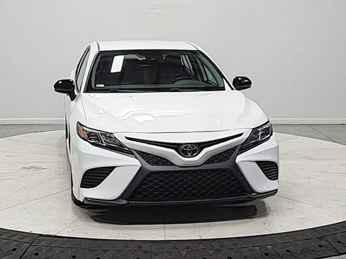Used 2020 Toyota Camry SE FWD image 2