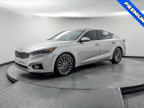 Used 2017 Kia Cadenza Premium w/ Luxury Package image 2