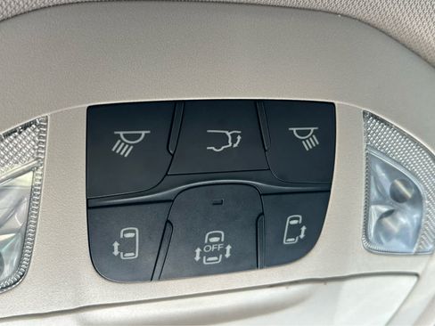 Used 2023 Chrysler Pacifica Touring-L FWD image 42