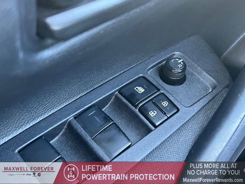 Used 2023 Toyota Corolla LE image 7