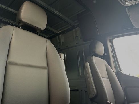 Used 2024 Mercedes-Benz Sprinter 2500 image 17