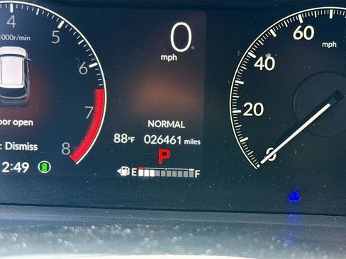 Used 2025 Honda Pilot Sport image 13