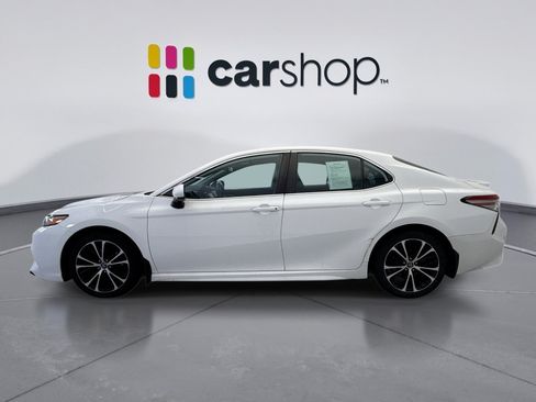 Used 2019 Toyota Camry SE FWD image 2