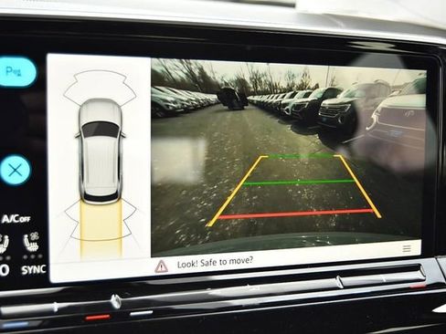 New 2026 Volkswagen Atlas Cross Sport SE image 13