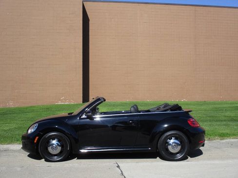 Used 2013 Volkswagen Beetle 2.5 FWD image 4