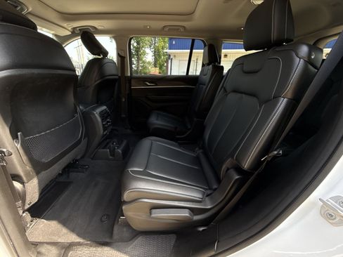 Used 2023 Jeep Grand Cherokee L Limited AWD/4WD image 37