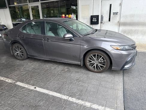 Used 2023 Toyota Camry SE w/ Cold Weather Package AWD/4WD image 5