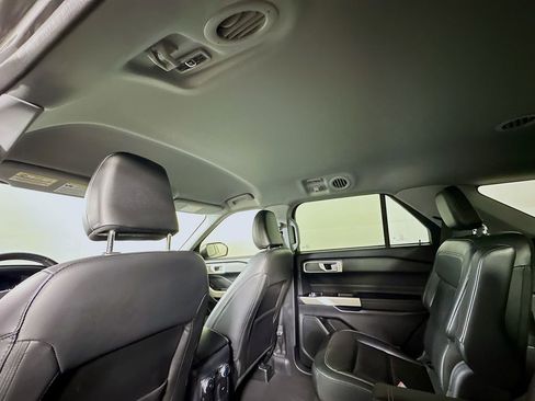 Used 2021 Ford Explorer XLT w/ Equipment Group 202A image 13