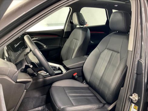 Used 2025 Audi Q5 Premium w/ Convenience Package image 26