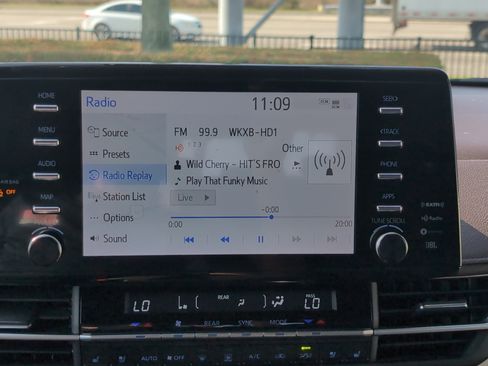 Certified 2023 Toyota Sienna Platinum image 23