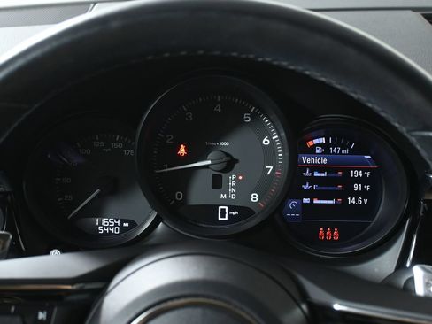 Used 2024 Porsche Macan AWD/4WD image 20