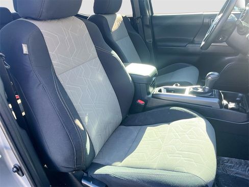 Used 2020 Toyota Tacoma TRD Off-Road image 27