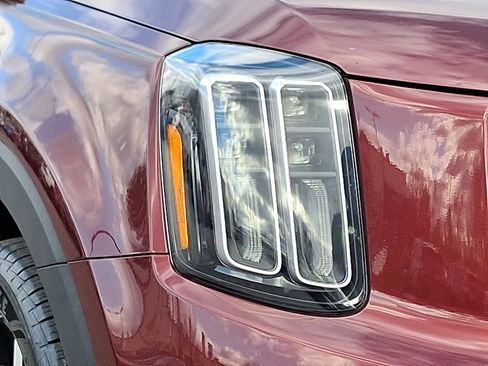 Used 2023 Kia Telluride EX w/ EX Captain's Chair Package image 9