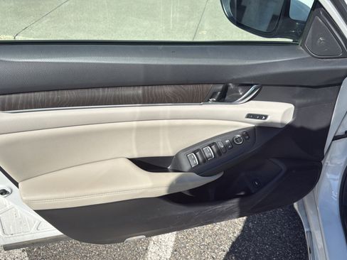 Certified 2019 Honda Accord Touring image 17