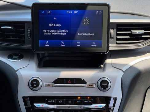 Used 2023 Ford Explorer XLT image 14