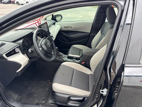 Used 2025 Toyota Corolla LE FWD image 10